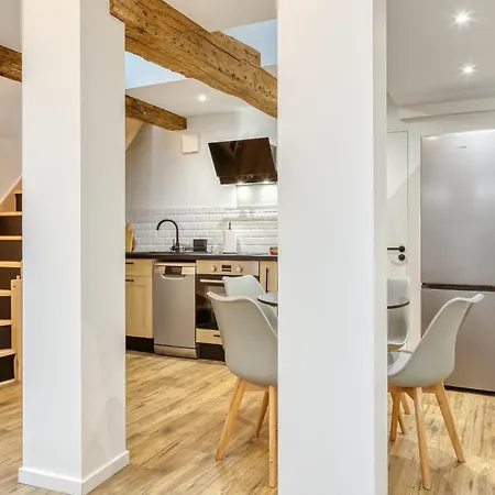 L'ecureuil Voyageur Joli Duplex Centre Apartment